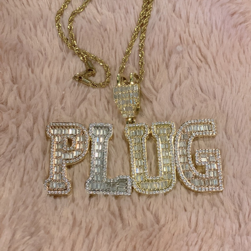 PLUG 🔌 gold diamond piece w gold rope chain